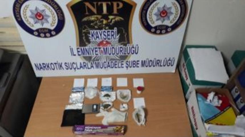 K&uuml;&ccedil;&uuml;kmustafa Mahallesinde Uyuşturucu Baskını