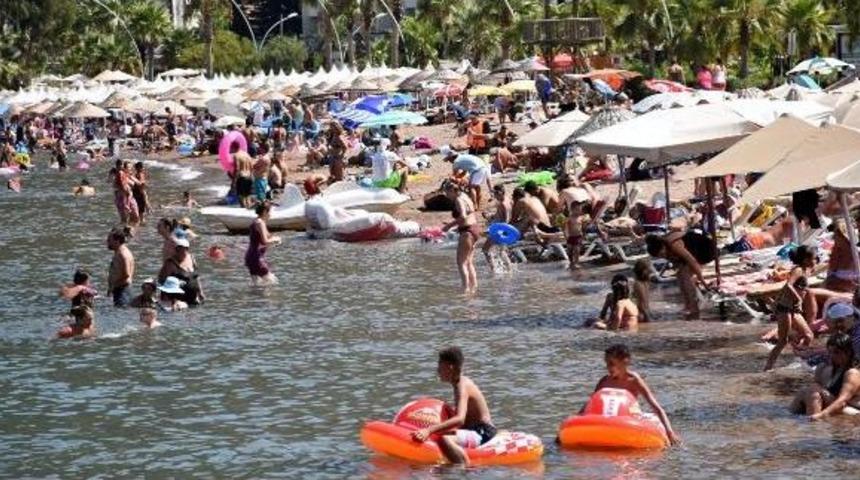 Marmaris Sahilleri Cıvıl Cıvıl