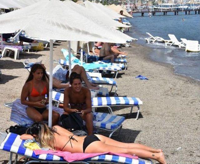 Marmaris Sahilleri Cıvıl Cıvıl