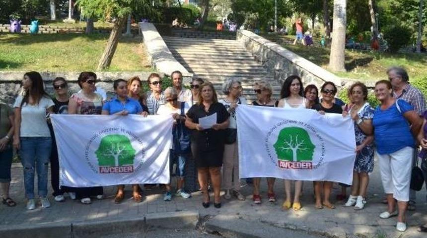 Çevrecilerden Sahildeki Kirliliğe Tepki