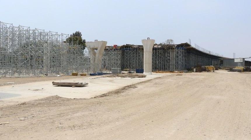 K&ouml;pr&uuml;l&uuml; Kavşağın Yan Yolları Yıl Sonunda Trafiğe A&ccedil;ılacak