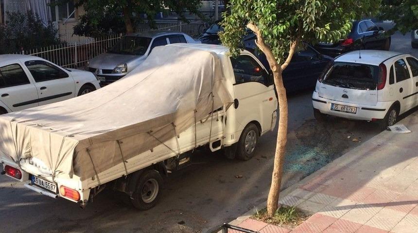 Park Halindeki 3 Araca &Ccedil;arpıp Ka&ccedil;tı