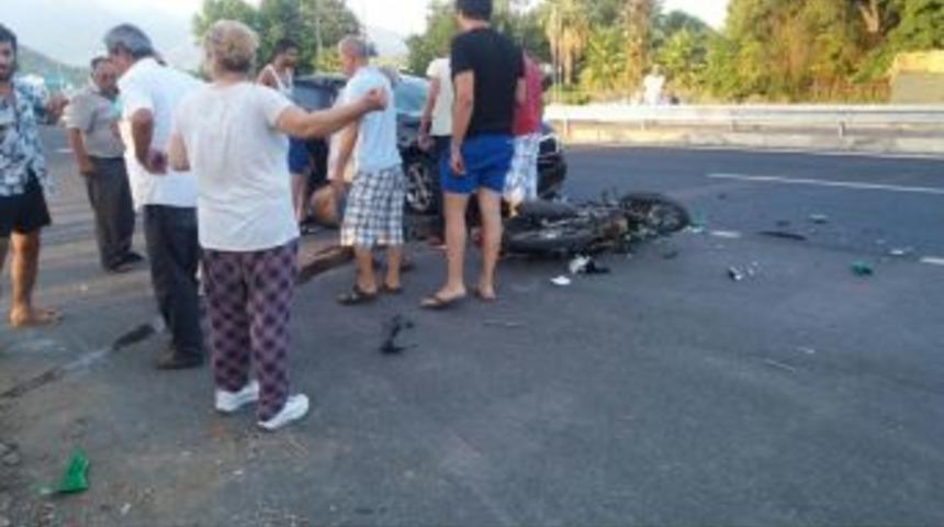K&ouml;yceğiz&rsquo;de Otomobil Motosikletle &Ccedil;arpıştı; 1 Yaralı