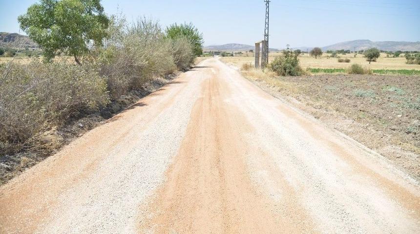 Dicle&rsquo;nin Kırsal Mahalle Yolları Yenileniyor