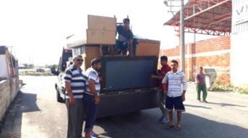 Romanlar Zenginden Alıp Fakire Dağıtıyor