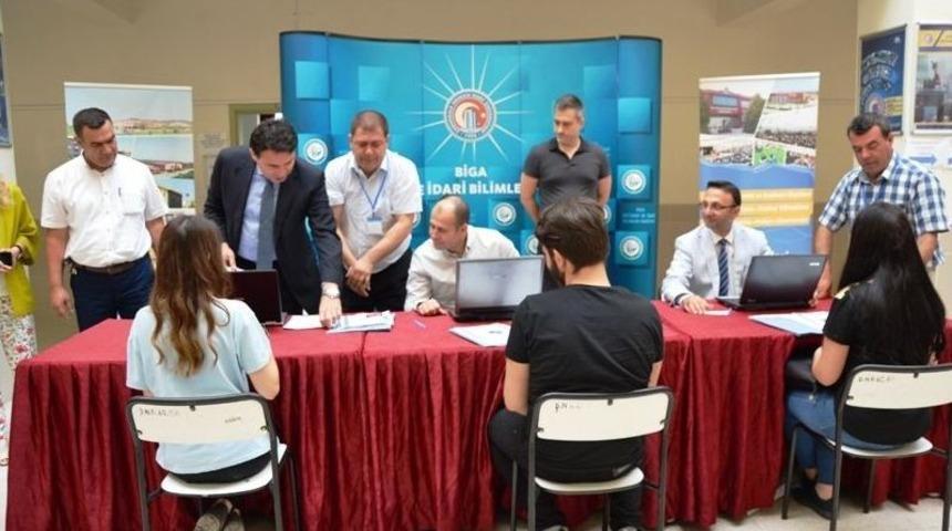 Biga İktisadi İdari Bilimler Fak&uuml;ltesine İlk Kayıt Yapıldı