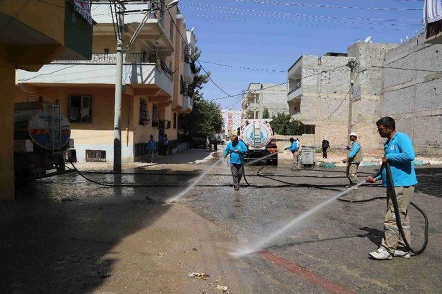 40 Derece Sıcaklıkta Sokaklarda Basınçlı Su Serinliği