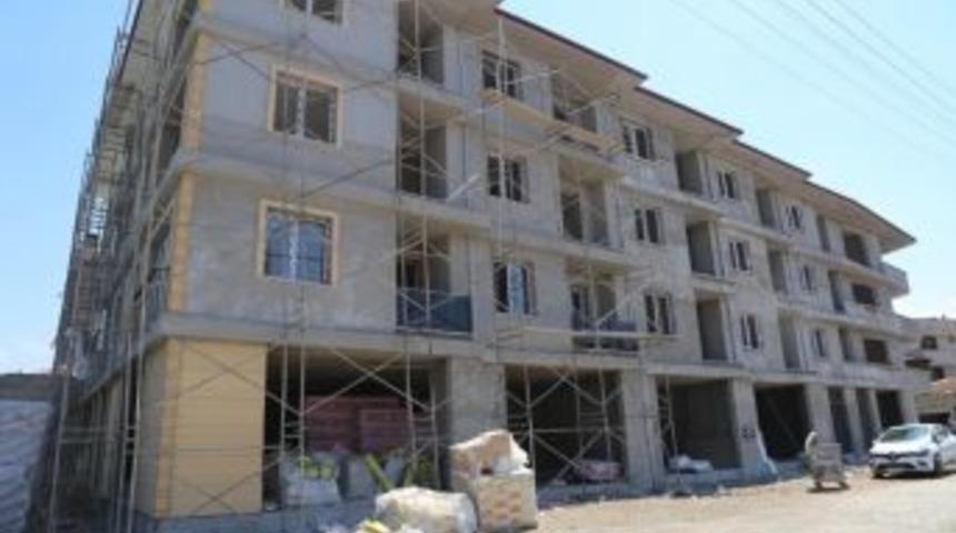 Burhaniye&rsquo;de Belediye 18 Daireyi Satışa &Ccedil;ıkardı