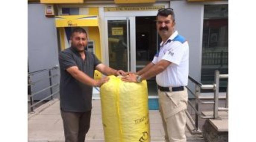 &Ccedil;ıldırlı Postacı Mavi Kapakları İhtiya&ccedil; Sahiplerine G&ouml;nderdi