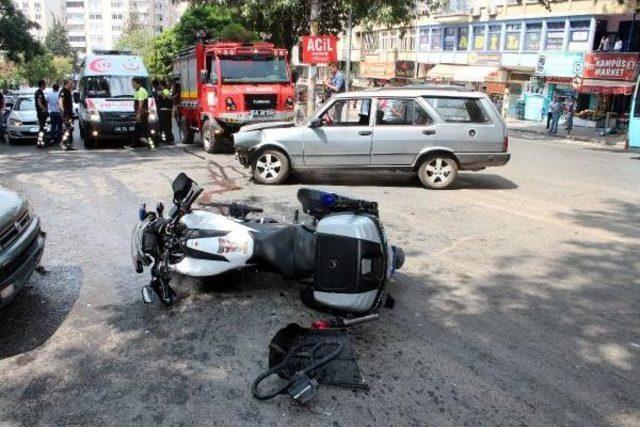 Motosikletli Polis Trafik Kazasında Yaralandı