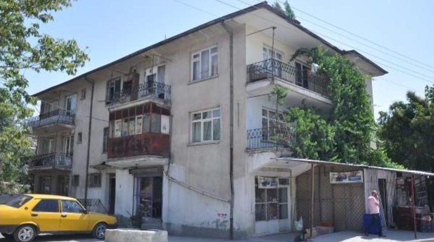 Sağlıksız Ortamda Izinsiz Muayene Yapan Suriye Uyruklu 5 Kişi G&ouml;zaltına Alındı