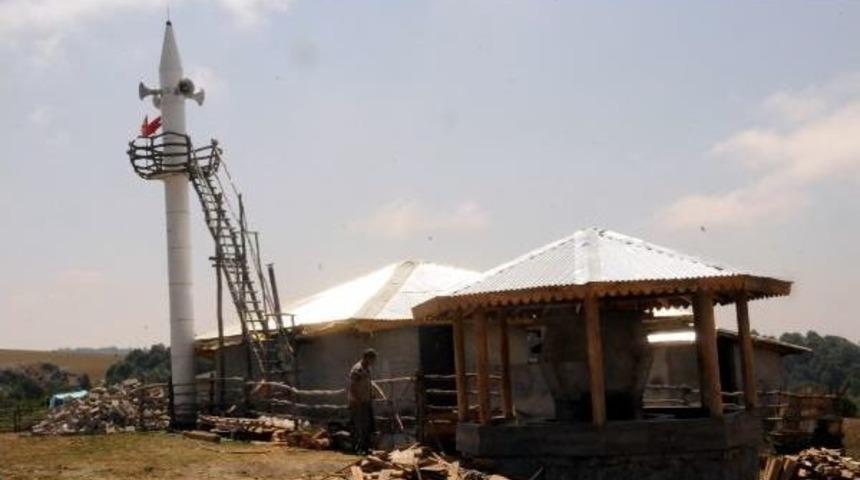 Yaylada Varilden Minareli, Ağa&ccedil; Merdivenli Cami