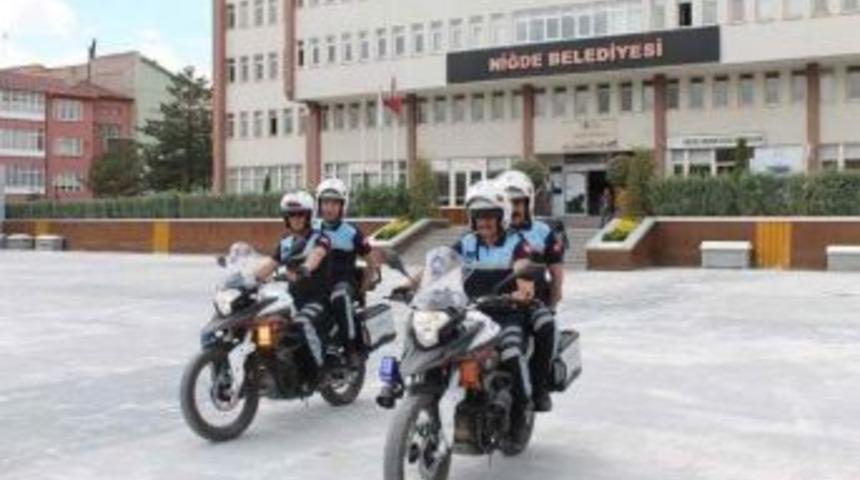 Kaldırım &Uuml;zerine Ara&ccedil; Park Edenlere Ceza