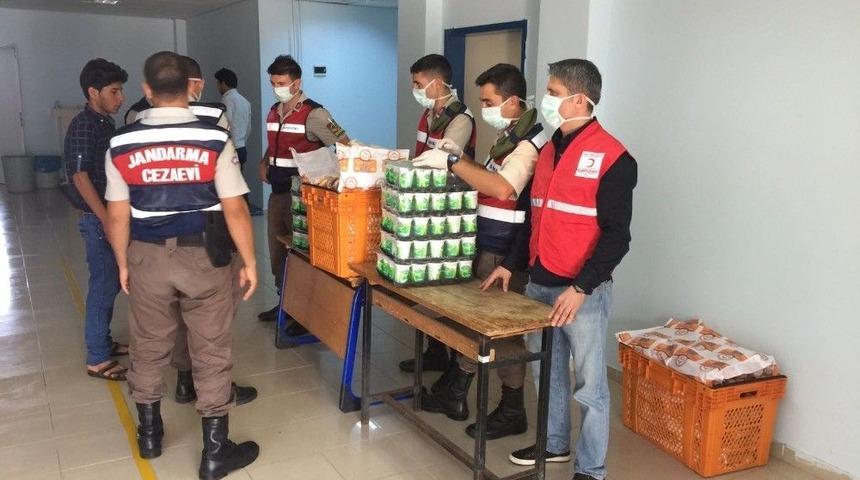 Jandarma Ve Kızılay&rsquo;dan Şefkat Eli