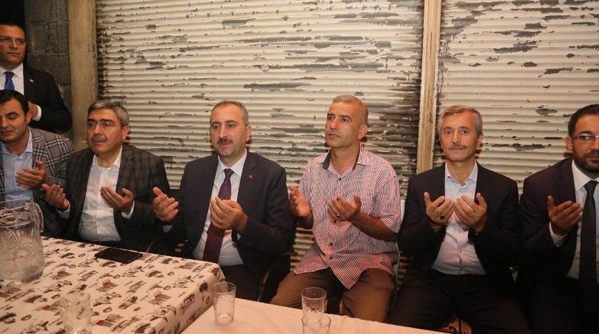 Bakan G&uuml;l&rsquo;den Aile Ziyaretleri