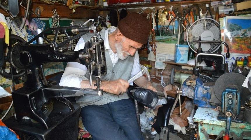 &Ouml;mr&uuml;n&uuml;n 40 Yılı 2 Metrekarelik D&uuml;kkanda Ge&ccedil;ti