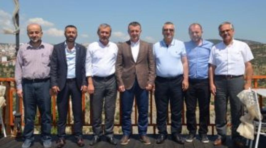 Vali B&uuml;y&uuml;kakın, Siyaset&ccedil;ilerle Kahvaltıda Buluştu