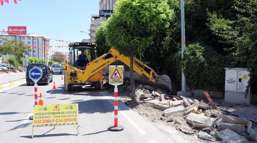 Van B&uuml;y&uuml;kşehir Belediyesinden Yol Yenileme &Ccedil;alışması