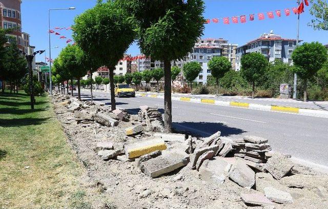 Van Büyükşehir Belediyesinden Yol Yenileme Çalışması