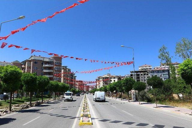 Van Büyükşehir Belediyesinden Yol Yenileme Çalışması