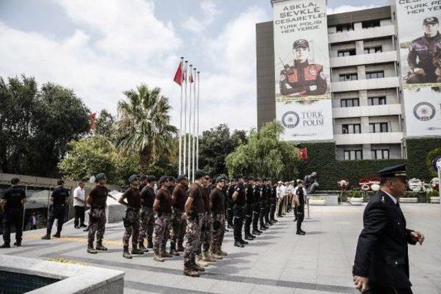 Şehit Polis Için İstanbul Emniyet Müdürlüğü'nde Tören Düzenlendi (1)