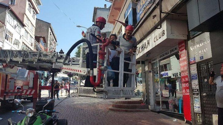 Yıkım Sırasında Mahsur Kalan Vatandaşları İtfaiye Kurtardı G2