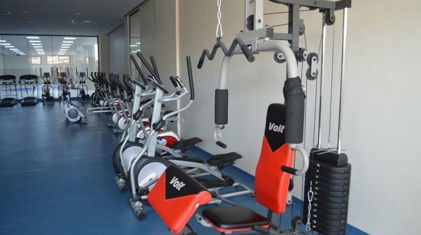 Ma&uuml;&rsquo;de &Ouml;ğrenciler İ&ccedil;in Olimpik Y&uuml;zme Havuzu