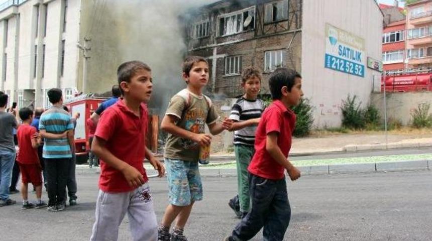 3 Katlı Bina Yandı