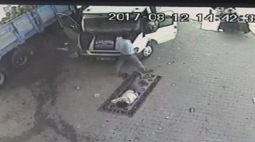 Uyurken &Uuml;zerinden Kamyonet Ge&ccedil;ti