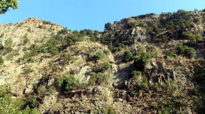 Kelebekler Vadisi'ne Inilen Patika Yol Kapatılamıyor