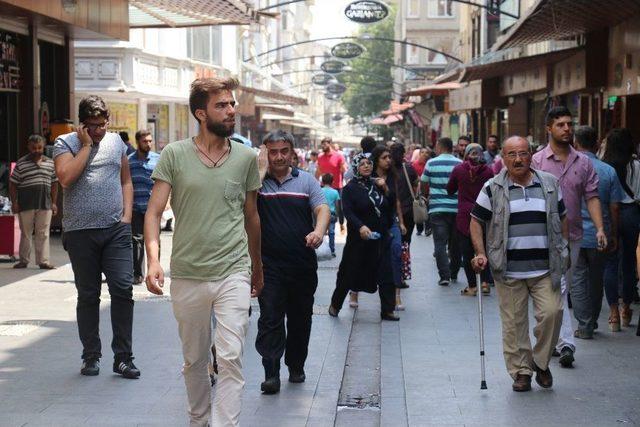 Gaziantep’te Bayram Telaşı Erken Başladı