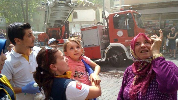 Yangında Mahsur Kalan Kızı İtfaiye Ekipleri Kurtardı. G4