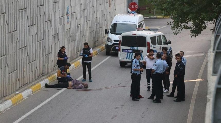 Bolu&rsquo;da, Yol &Uuml;zerinde Erkek Cesedi Bulundu