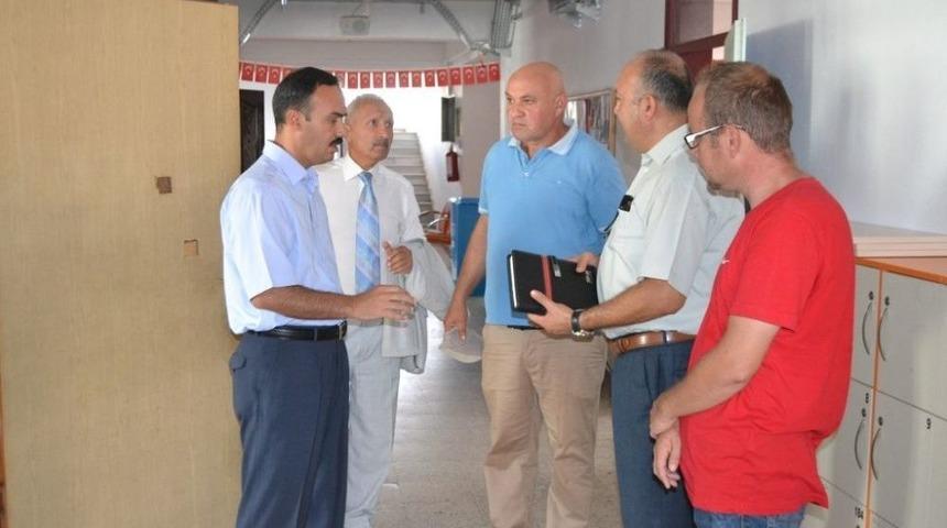 Kaymakam Taşdan, Okulları Denetledi