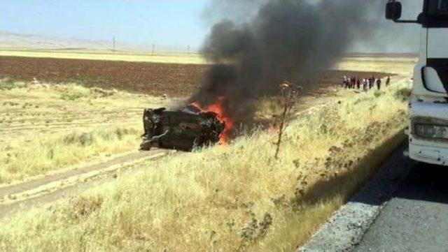 Nusaybin'de Takla Atan Araç Yandı: 1 Ölü, 1 Yaralı 