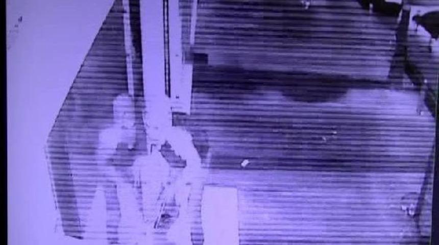 Eşkiyalar, Kuyumcu Soygununa Direnen Mahalleyi Savaş Alanına &Ccedil;evirdi