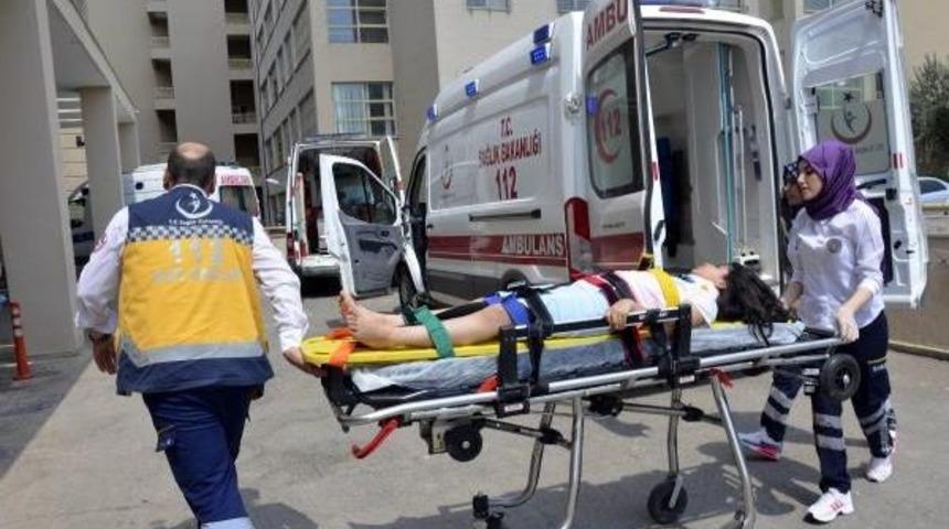 Siverek'te Ara&ccedil; Devrildi: 5 Yaralı