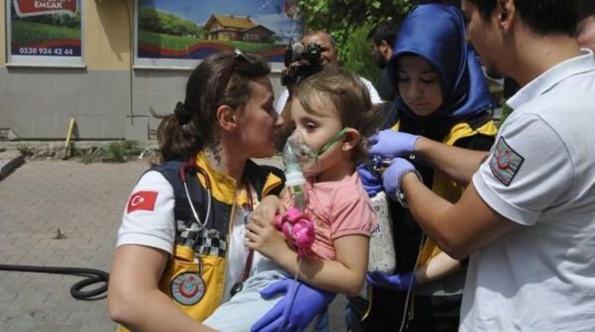 Yangında Mahsur Kalan Anneanne Ile Torununu Itfaiye Kurtardı