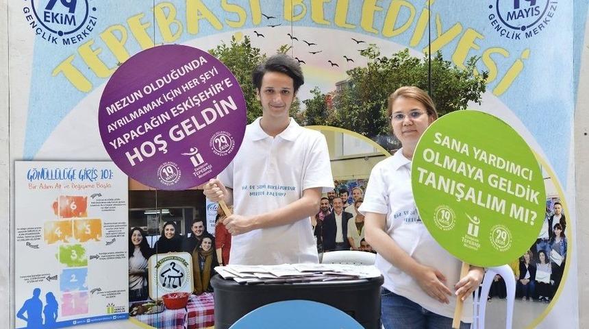 &Ouml;ğrencilere G&uuml;ler Y&uuml;zl&uuml; Karşılama