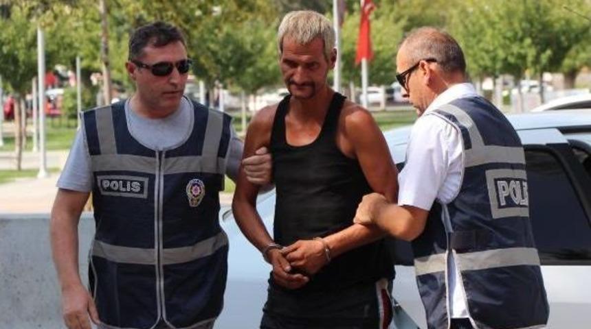 &Ccedil;aldığı Kamyonetteki Karpuzları Mahalle Mahalle Gezip Sattı