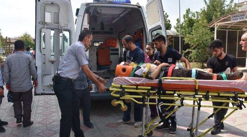 Minib&uuml;s U&ccedil;uruma Yuvarlandı: 1 Yaralı