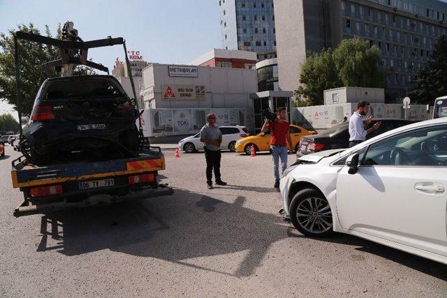 Başkent’te Zincirleme Kaza: 3 Yaralı