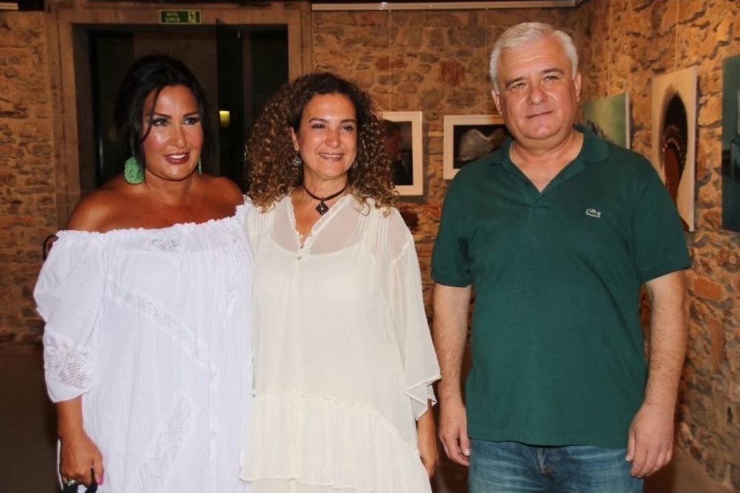 Halit Ak&ccedil;atepe&rsquo;nin Kızı Sergi A&ccedil;tı