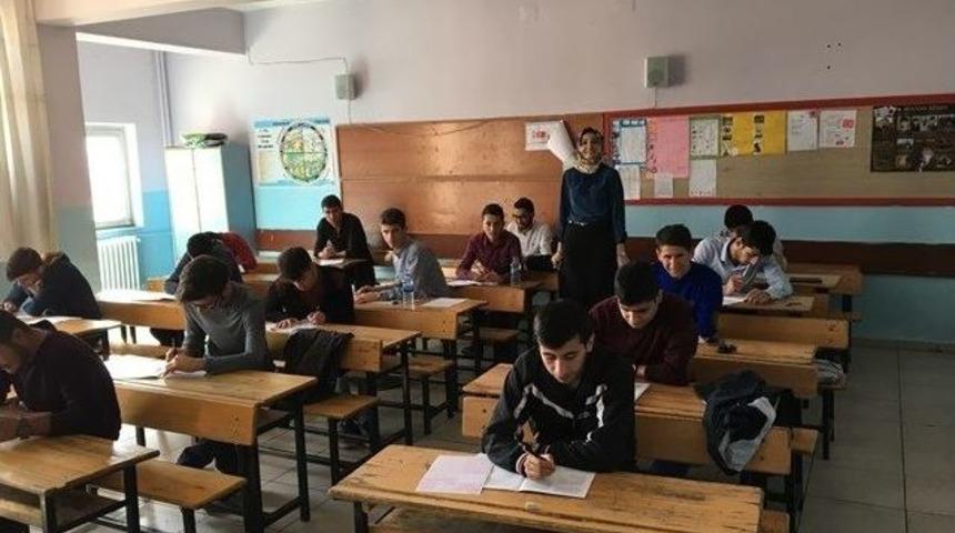 &Uuml;cretsiz &Uuml;niversite Hazırlık Kurslarına Katılan 101 &Ouml;ğrenciden 43&rsquo;&uuml; &Uuml;niversiteyi Kazandı