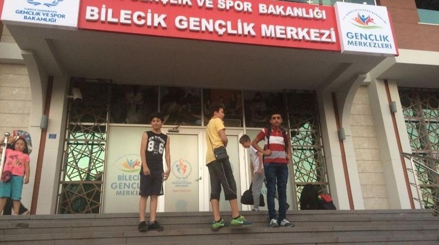 Hatay&rsquo;da D&uuml;zenlenen Kampa Gidecek Olan 4 &Ouml;ğrenciyi Unuttular