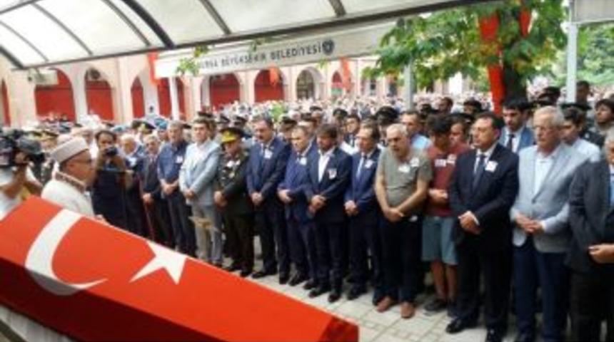 Şehit Nişanlısının Tabutunu Omzunda Taşıdı, Asker Selamıyla Uğurladı