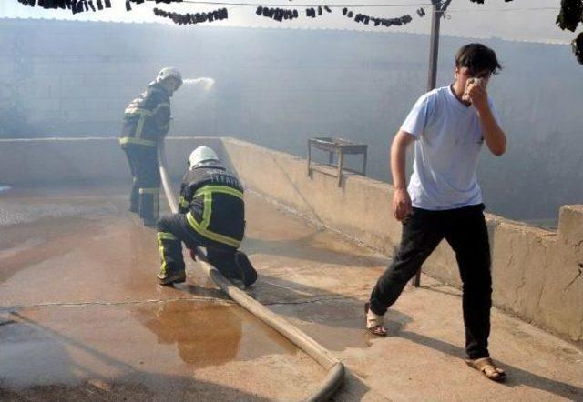 Gaziantep'te Iplik Fabrikasında Yangın Çıktı, Yakın Evler Boşaltdı (2)  - Yeniden