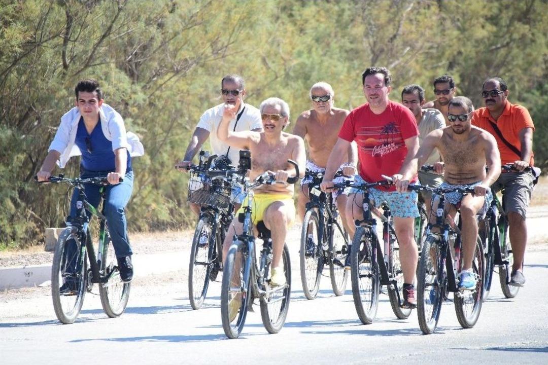 Suudi Arabistan&rsquo;ın En Zengin Veliaht Prensi Bodrum Sokaklarında Pedal &Ccedil;evirdi