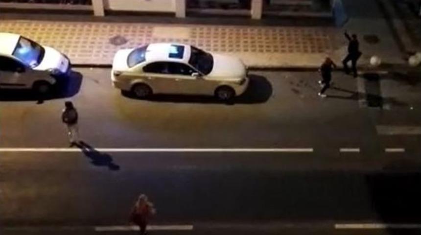 Hasım İki Grup Yolda Karşılaştı, Palalar Konuştu