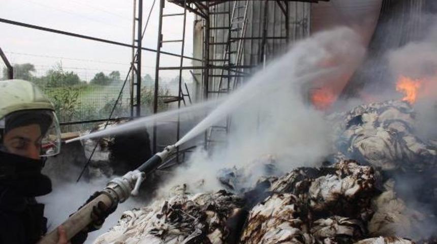 Tavşanlı'da Fabrika Deposunda Yangın